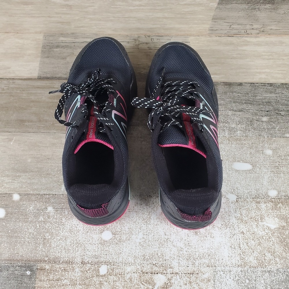 New Balance 410 V8 Womens Shoes Sz‎ 7 B Black Hi-Pink Bright Cyan Sneakers - Picture 4 of 10
